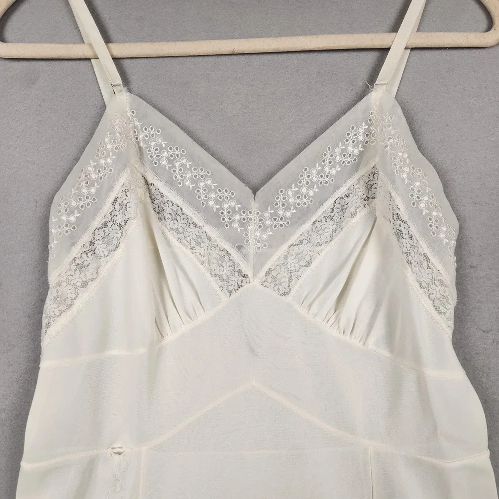 Vintage Lace Slip Dress Womens Small White Nylon Nightgown Made‎ in USA Lingerie - Picture 4 of 15